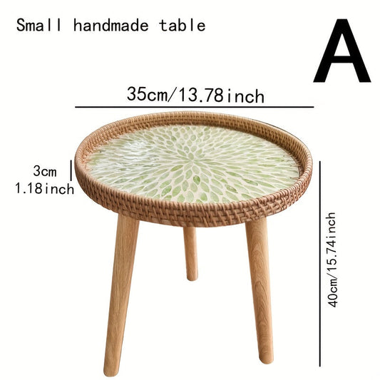 Table d'appoint Tripod en Rattan Scandinave – Design Léger et Élégant pour Espaces Modernes