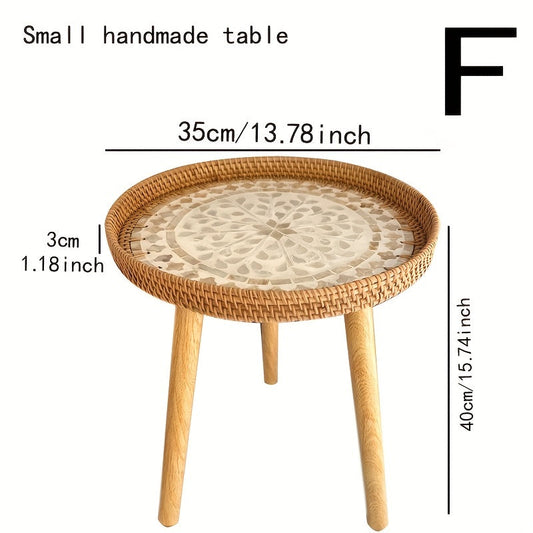 Table d'appoint Tripod en Rattan Scandinave – Design Léger et Élégant pour Espaces Modernes