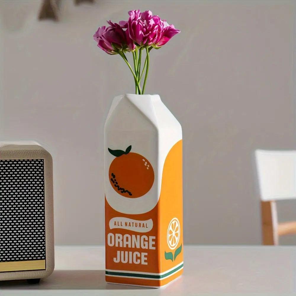 Vase en céramique en forme de boîte de jus – Un accent décoratif ludique