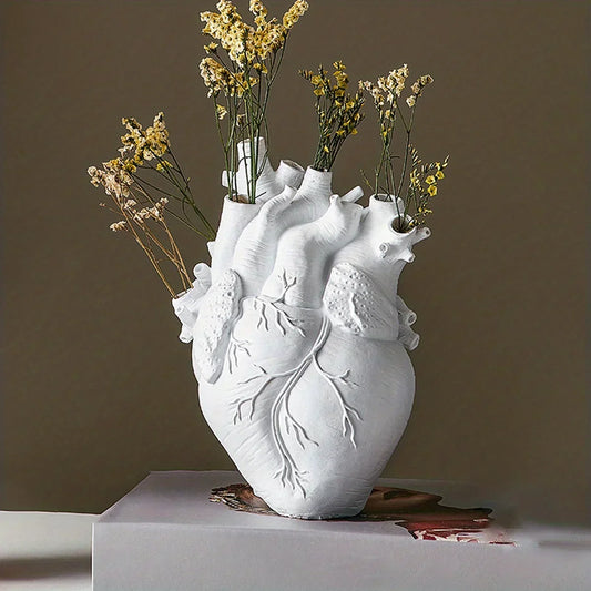 Ajoutez de la chaleur à votre espace avec le vase décoratif en forme de cœur