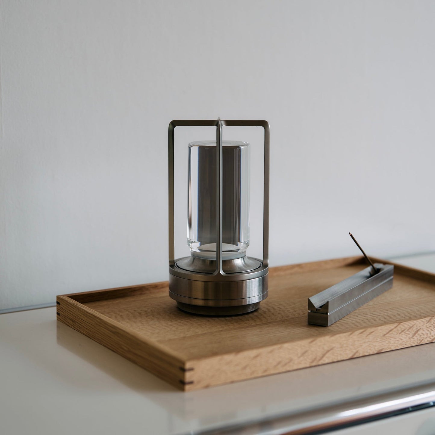 Lampe de table LED rechargeable moderne au style rétro – Design en aluminium portable