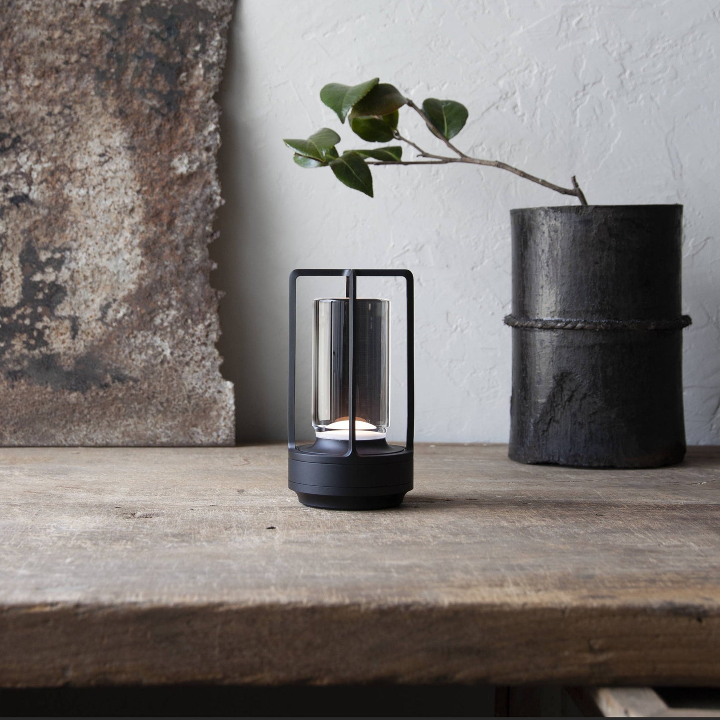 Lampe de table LED rechargeable moderne au style rétro – Design en aluminium portable