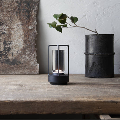 Lampe de table LED rechargeable moderne au style rétro – Design en aluminium portable