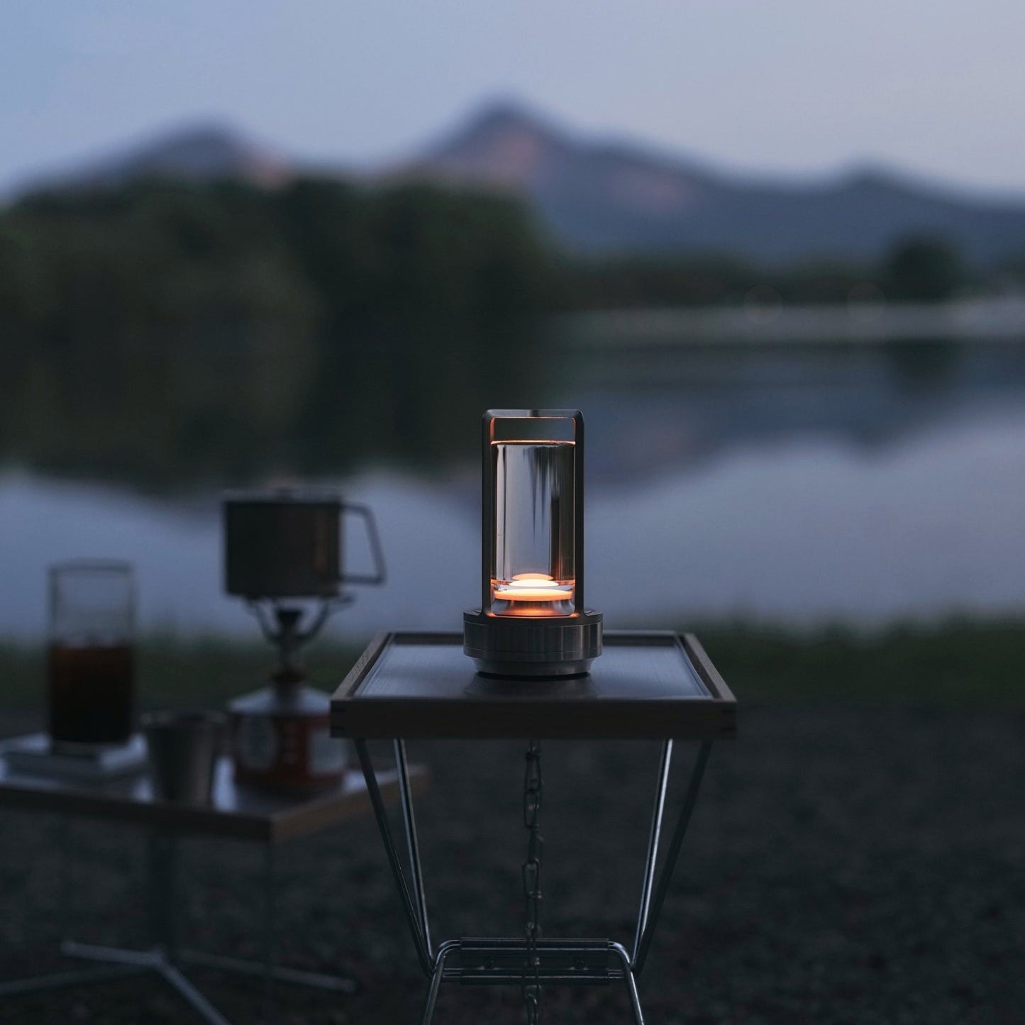 Lampe de table LED rechargeable moderne au style rétro – Design en aluminium portable