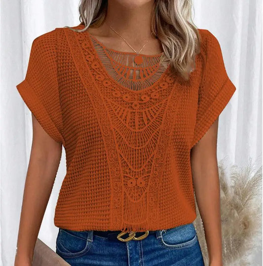 T-shirt boho pour les femmes avec des détails au crochet