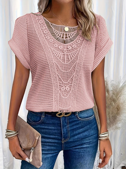 T-shirt boho pour les femmes avec des détails au crochet
