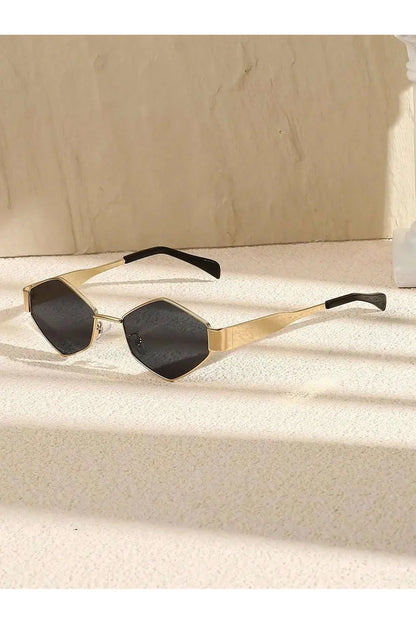 Lunettes de soleil polygonales