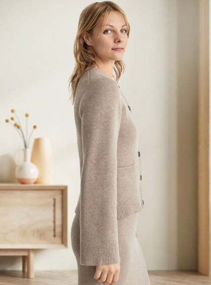 Veste en tricot avec boutons - élégance et confort pour toute occasion