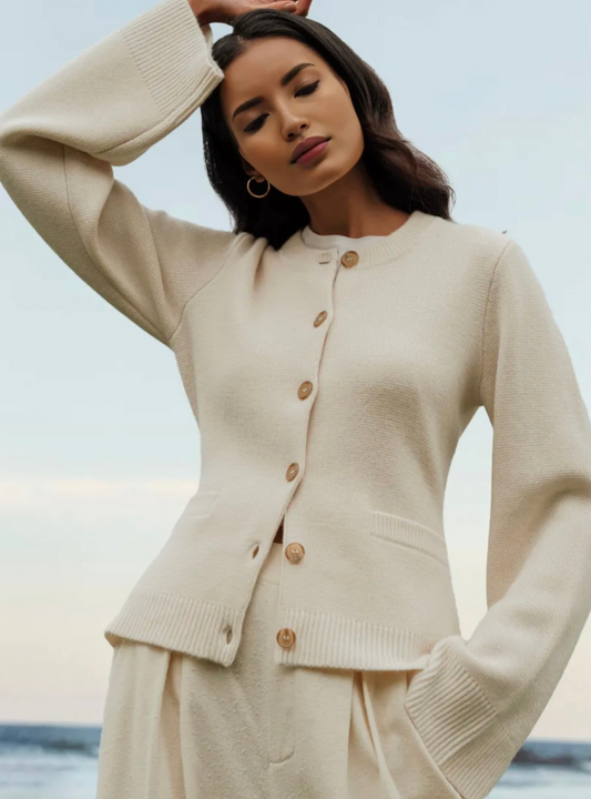 Veste en tricot avec boutons - élégance et confort pour toute occasion
